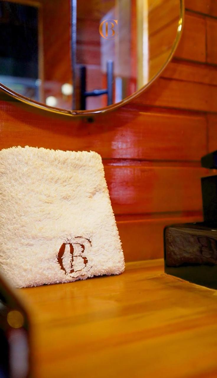 Chalet Chale Boutique-